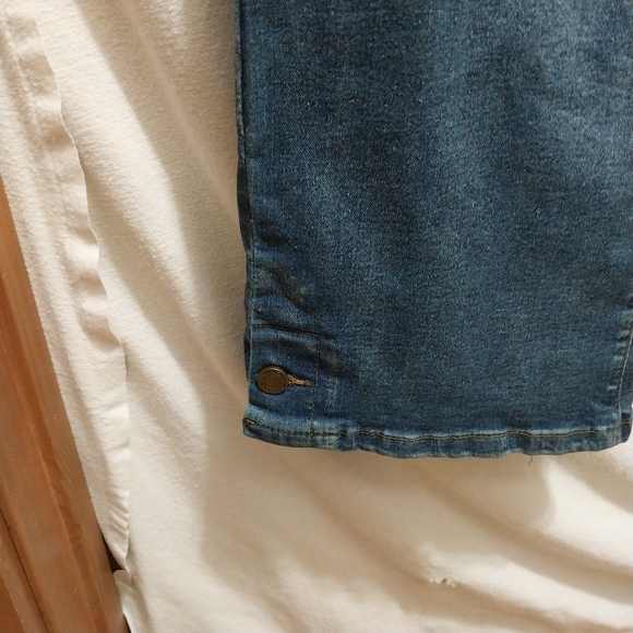 Fashional Jeans - Picture 5 of 7